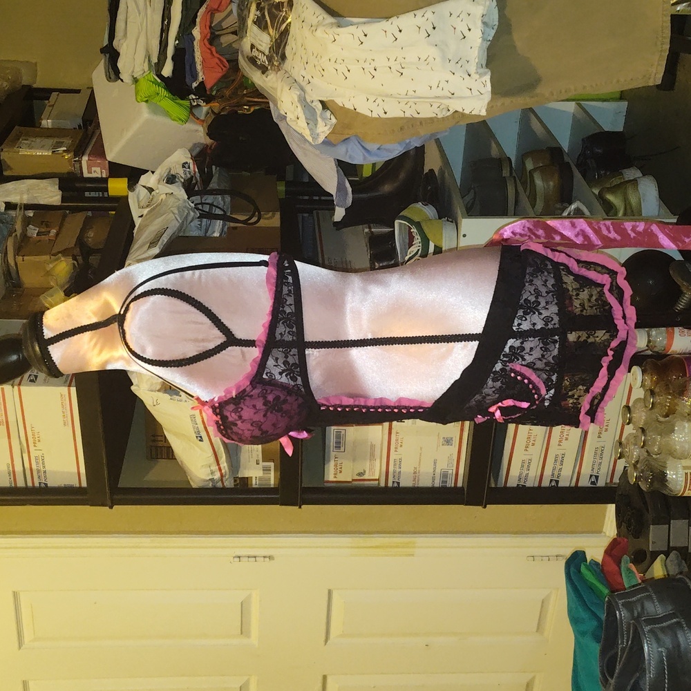 Lingerie - Picture 4 of 6